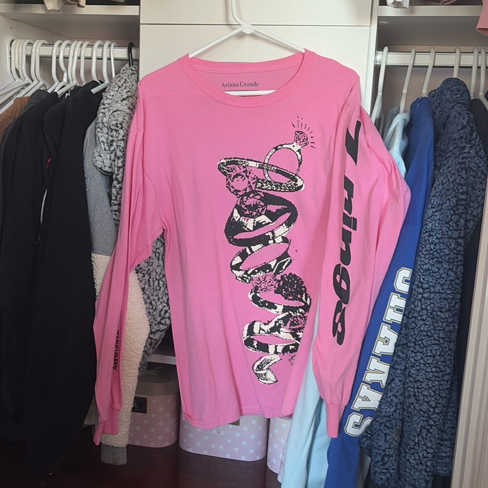 Sweetener Tour 7 Rings Pink Long Sleeve Shirt - Picture 1 of 2